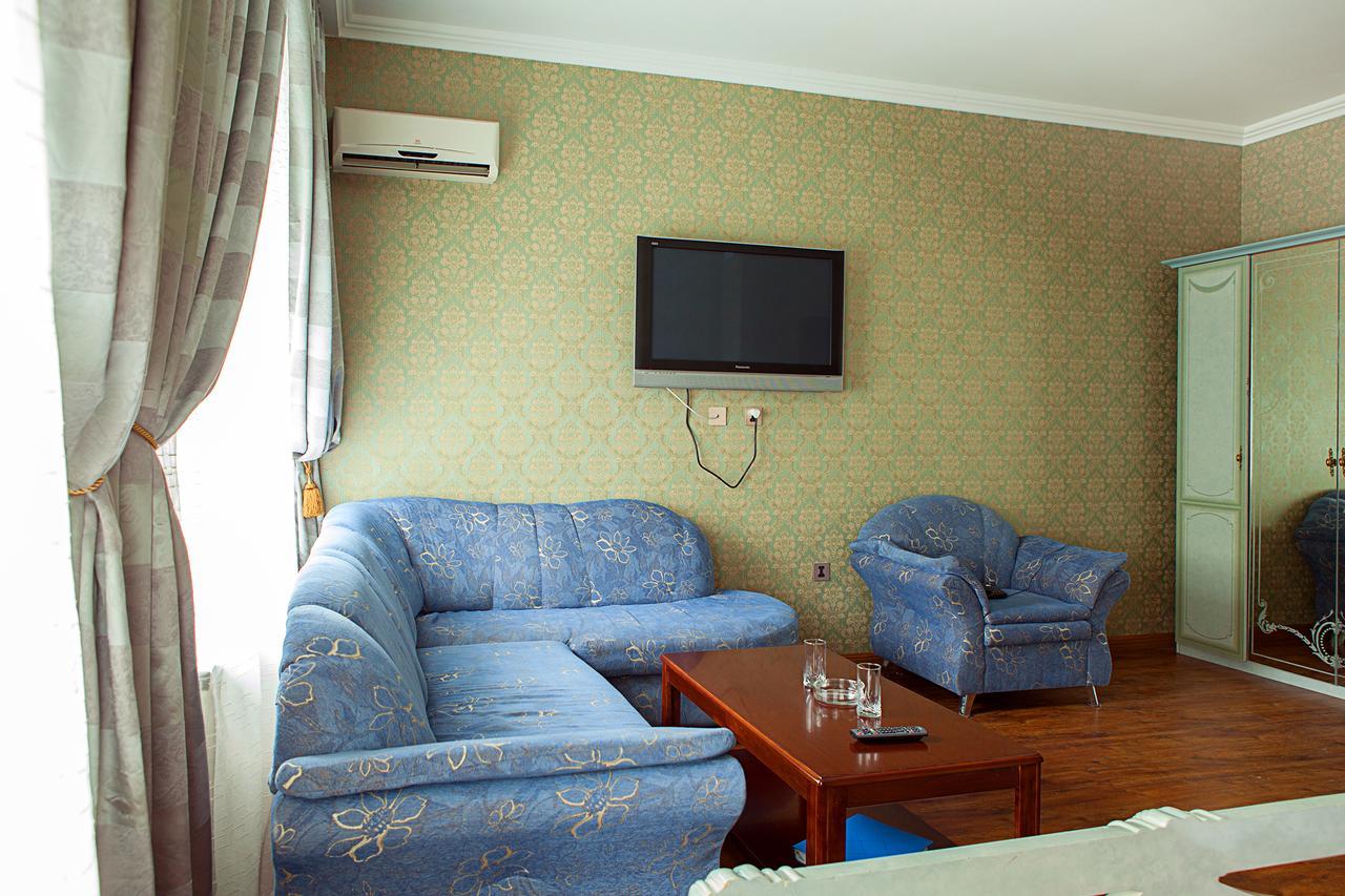 Hotel Topaz アスターナ エクステリア 写真