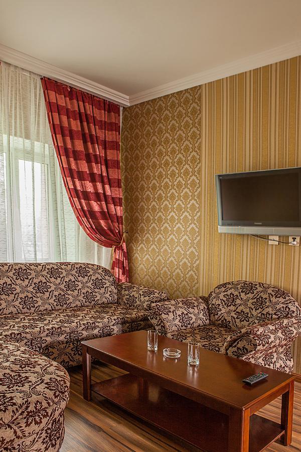 Hotel Topaz アスターナ エクステリア 写真